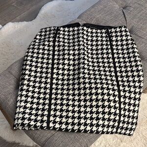 White House- Black Market - black and white hounds tooth skirt - size 12